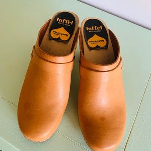 SWEDISH HASBEENS Slip in Classics